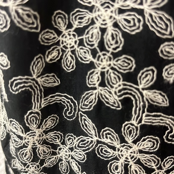 Max Studio black and white embroidered sleeveless dress size Medium - Picture 7 of 9